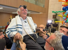Sobrevivente do Holocausto realiza Bar-Mitzvá aos 88 anos em cerimônia emocionante no BC Morumbi
