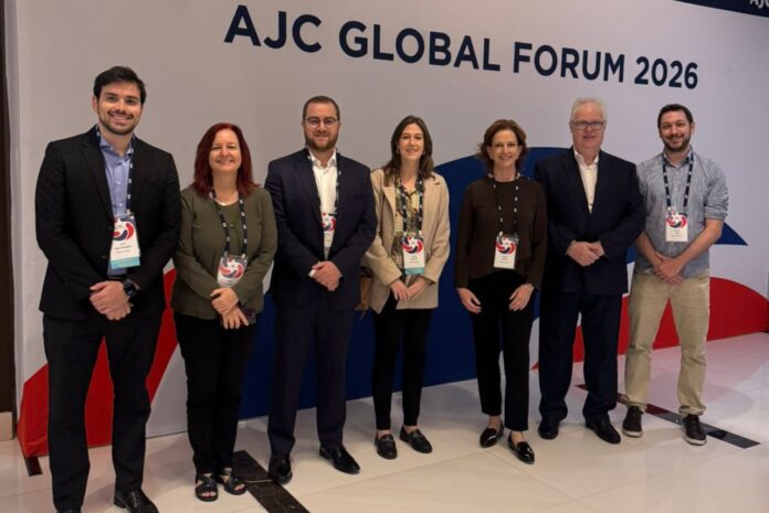 capa ajc