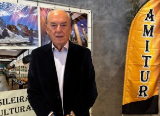 Marcos Arbaitman é homenageado durante celebração dos 25 anos da AmiTur