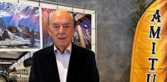 Marcos Arbaitman é homenageado durante celebração dos 25 anos da AmiTur