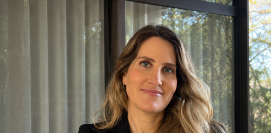 Hillel Business Club reúne jovens para discutir Inteligência Artificial e negócios com sócia da McKinsey & Company