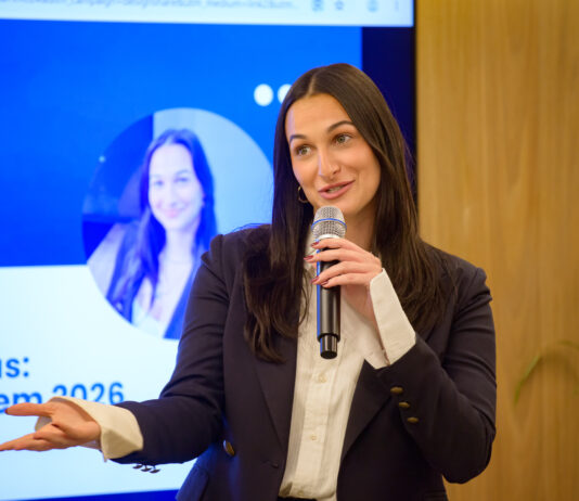 Rachel Safdie fala sobre comunicação, fake news e Israel na sede da Fisesp