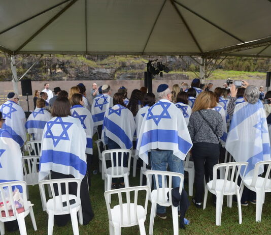 Comunidade judaica homenageia vítimas dos ataques de 7 de Outubro em ato solene em São Paulo