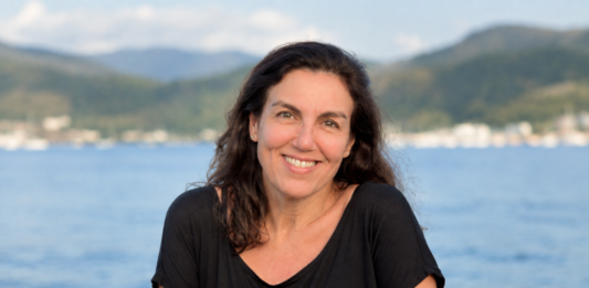 Educadora da StandWithUs Brasil leva literatura judaica a estudantes da rede pública paulistana