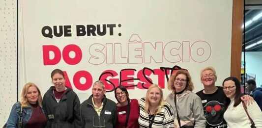 Arte, Inclusão e Expressão: Grupo Chaverim destaca-se na exposição “QUE Brut: do silêncio ao gesto”