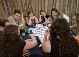 MOV reúne mais de 40 jovens em noite de jogos na sucá da CIP